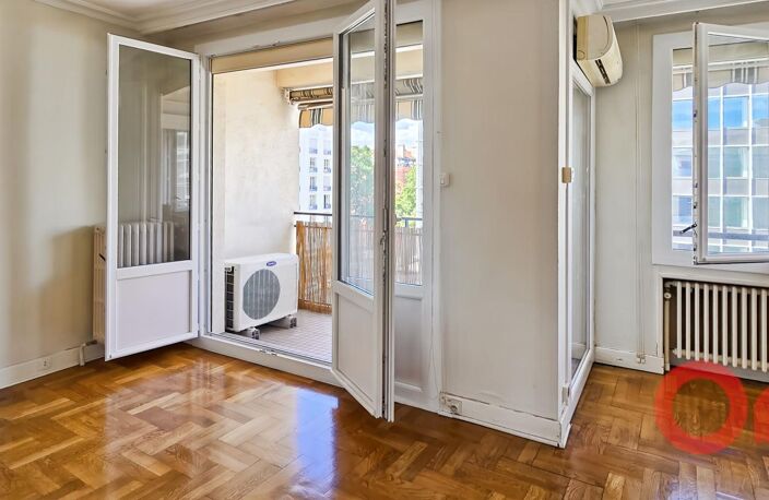 Appartement À Vendre - Secteur Préfecture / Rue Vendôme — photo 2