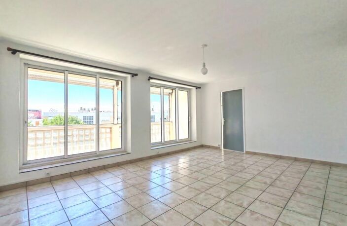 Croix-Luizet - T3 lumineux de 64 m² – Dernier étage avec balcon et vue dégagée — photo 2