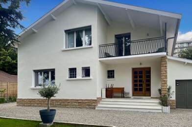 Maison 5 pièces 2000 €