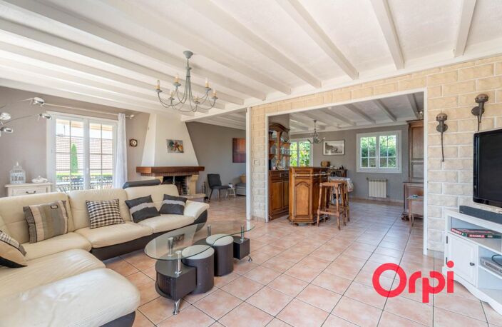 Maison familiale de 131 m² avec piscine, bureau et sous-sol complet — photo 4