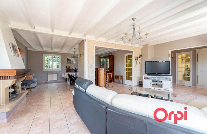 Maison familiale de 131 m² avec piscine, bureau et sous-sol complet — photo 5