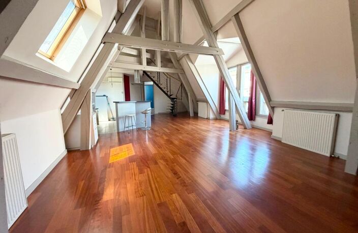 Appartement de caractère – 3 chambres – cave - centre ville — photo 2