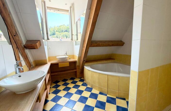 Appartement de caractère – 3 chambres – cave - centre ville — photo 3