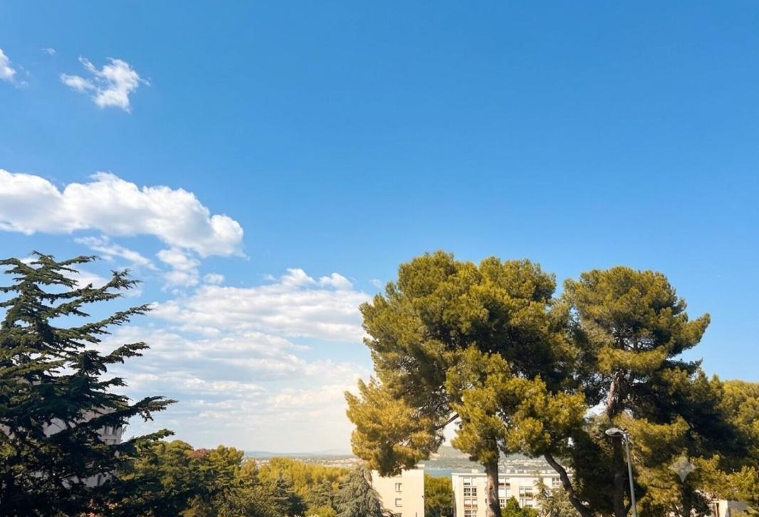 Appartement À Vendre 3-4 chambres - Vue dégagée et balcon — photo 1