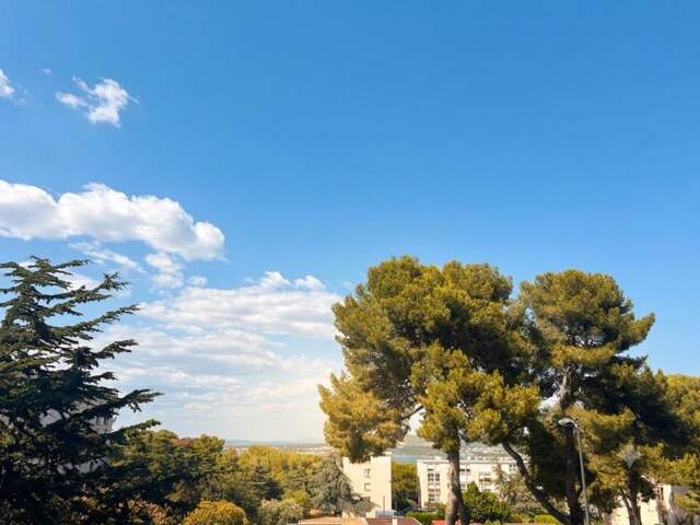Appartement À Vendre 3-4 chambres - Vue dégagée et balcon — photo du bien