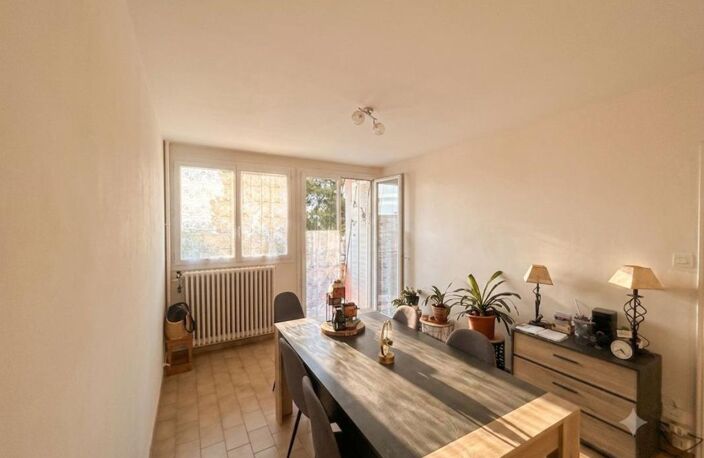 Appartement À Vendre 3-4 chambres - Vue dégagée et balcon — photo 3