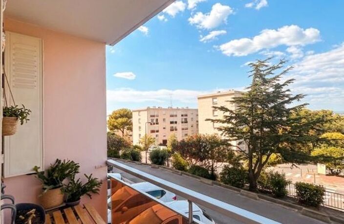 Appartement À Vendre 3-4 chambres - Vue dégagée et balcon — photo 4