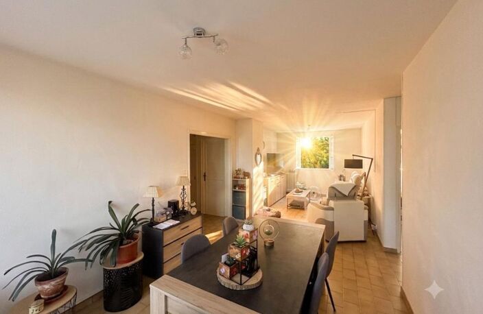 Appartement À Vendre 3-4 chambres - Vue dégagée et balcon — photo 5