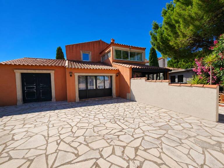 Balaruc-le-Vieux – Maison de 232 m² avec dépendance, piscine et vue sur l'étang de Thau — photo 1