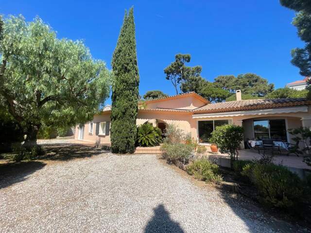 A VENDRE LA SEYNE SUR MER 83500 QUARTIER SUD VILLA D'ARCHITECTE INDIVIDUELLE — photo du bien