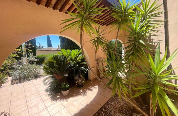 A VENDRE LA SEYNE SUR MER 83500 QUARTIER SUD VILLA D'ARCHITECTE INDIVIDUELLE — photo 2