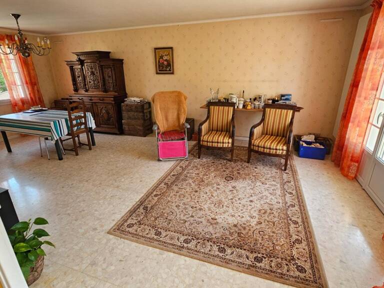 Houdan / Maison de plain-pied au calme avec commodités à pied / 3 chambres — photo 1