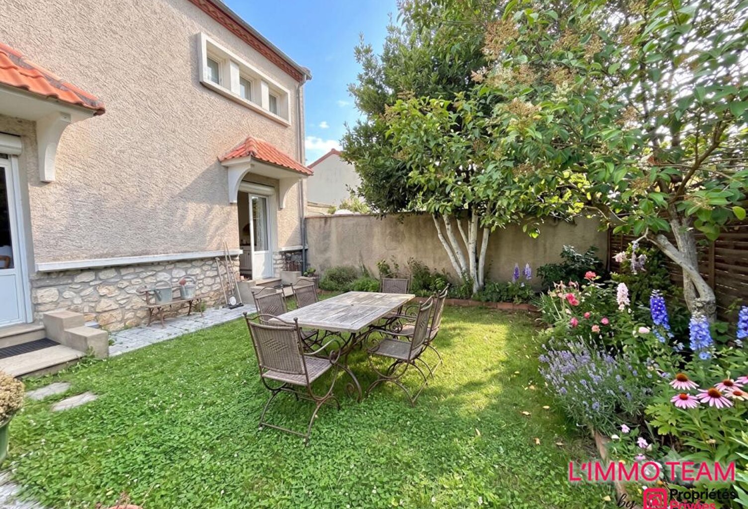 Maison centre-ville avec 3 chambres, jardinet et garage — photo 1