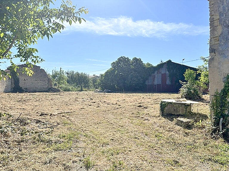 Terrain constructible La Ronde 939 m2 centre village — photo 1