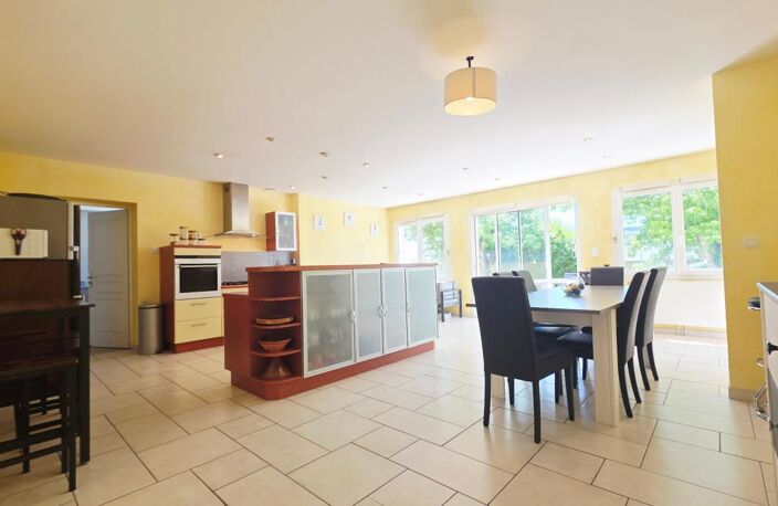 BOURGES MAISON DE 166 M² 5 CHAMBRES PISCINE GARAGE — photo 2