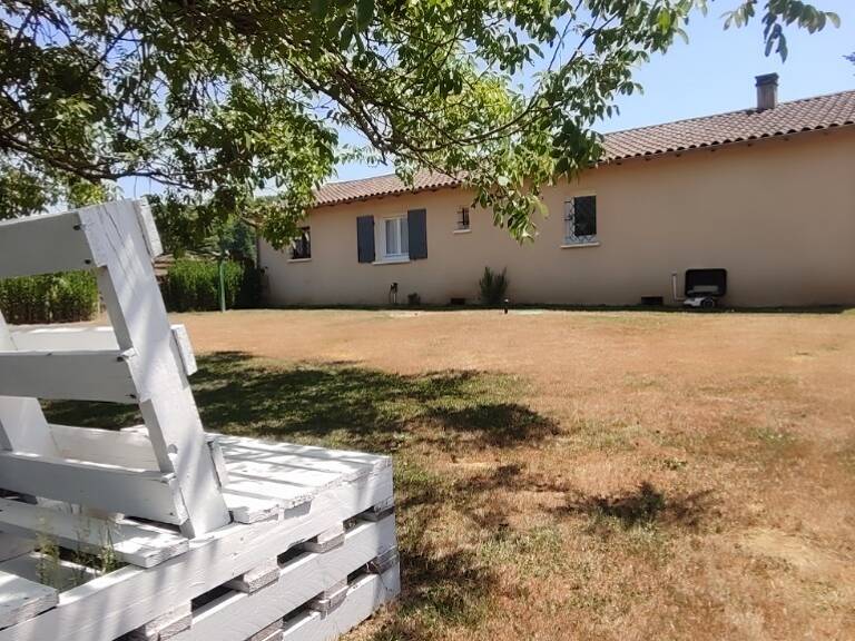 Belle maison de plain-pied de 90m2 habitable, 2 chambres + garage attenant et communicant + abris jardin, le tout en parfait état sur un terrain clos de 1250m² environ. — photo 1