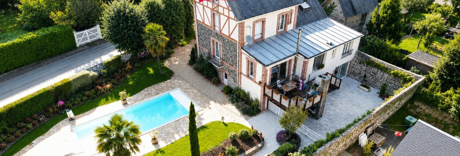 Maison 10 Pièces 220 m² à vendre à Saint-Jean-le-Thomas (50530)