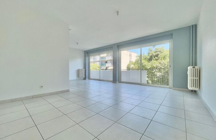 Location appartement 3 pièces 74 m² à Valence (26000) — photo 2