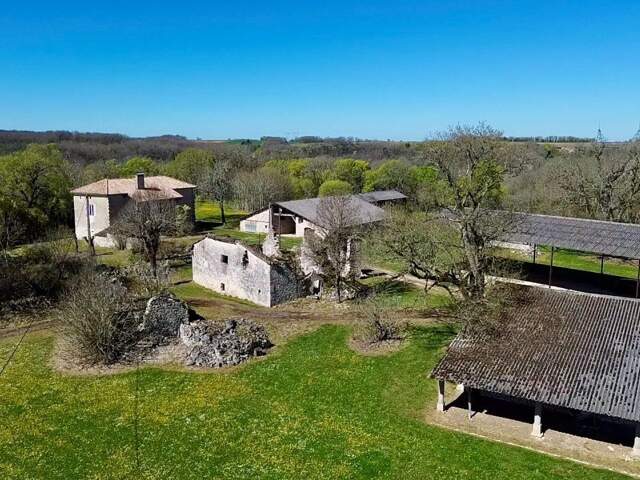 Hameau en pierres au calme, charme et nature. — photo du bien