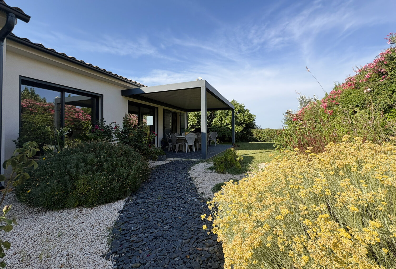 DEPT-30-A VENDRE-MEYNES Bel ensemble immobilier composé de d — photo 1