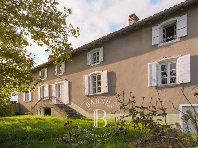 BEAUJOLAIS - Villié-Morgon - Propriété ancienne d'environ 428 m² - Terrain d'environ 3400 m²  - 8 chambres — photo du bien