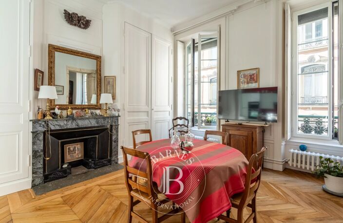 Lyon 2 - Ainay - Grand 6 pièces au 2ème étage de 172 m² - 4 chambres — photo 4