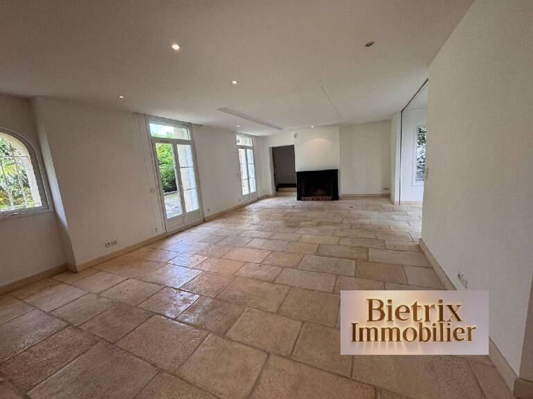 Maison 7 pièces 215 m² — photo 1