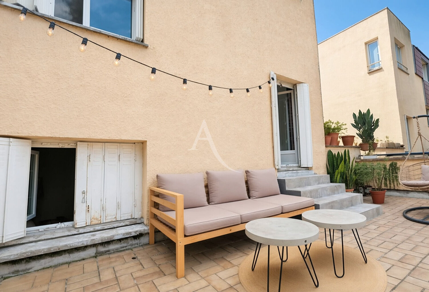 Maison de ville avec terrasse — photo 1