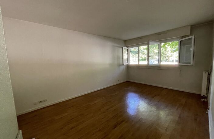 GRAND STUDIO DANS UN BEL ENVIRONNEMENT - PARKING — photo 3