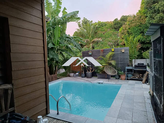 Belle maison récente de plain-pied avec piscine — photo du bien