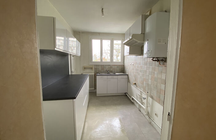 Chalâtres /Toutes Aides - T4 pièces 82 m2, pk privatif, cave — photo 3