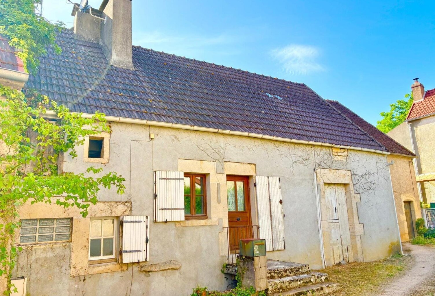 Maison de caractère en pierre avec fort potentiel — photo 1