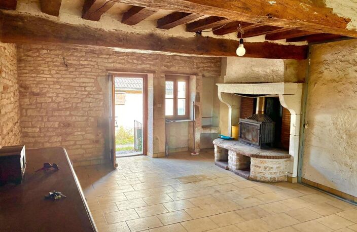 Maison de caractère en pierre avec fort potentiel — photo 2