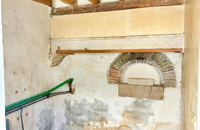 Maison de caractère en pierre avec fort potentiel — photo 4