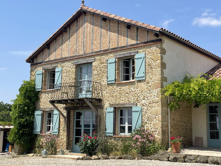 Maison Restaurée avec Goût, Gîte Indépendant, Piscine et Vue — photo 1