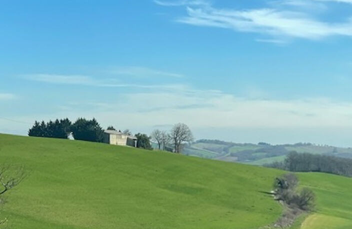Maison et grandes bâtiments agricoles, terrain 5000m2, vue P — photo 3
