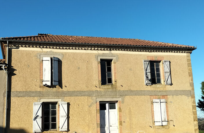 Maison et grandes bâtiments agricoles, terrain 5000m2, vue P — photo 5
