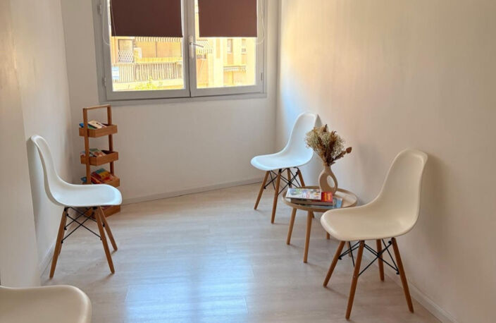 LOCAL PROFESSIONNEL MEUBLÉ   TOUT COMPRIS   DÈS 395 EUR/MOIS — photo 2