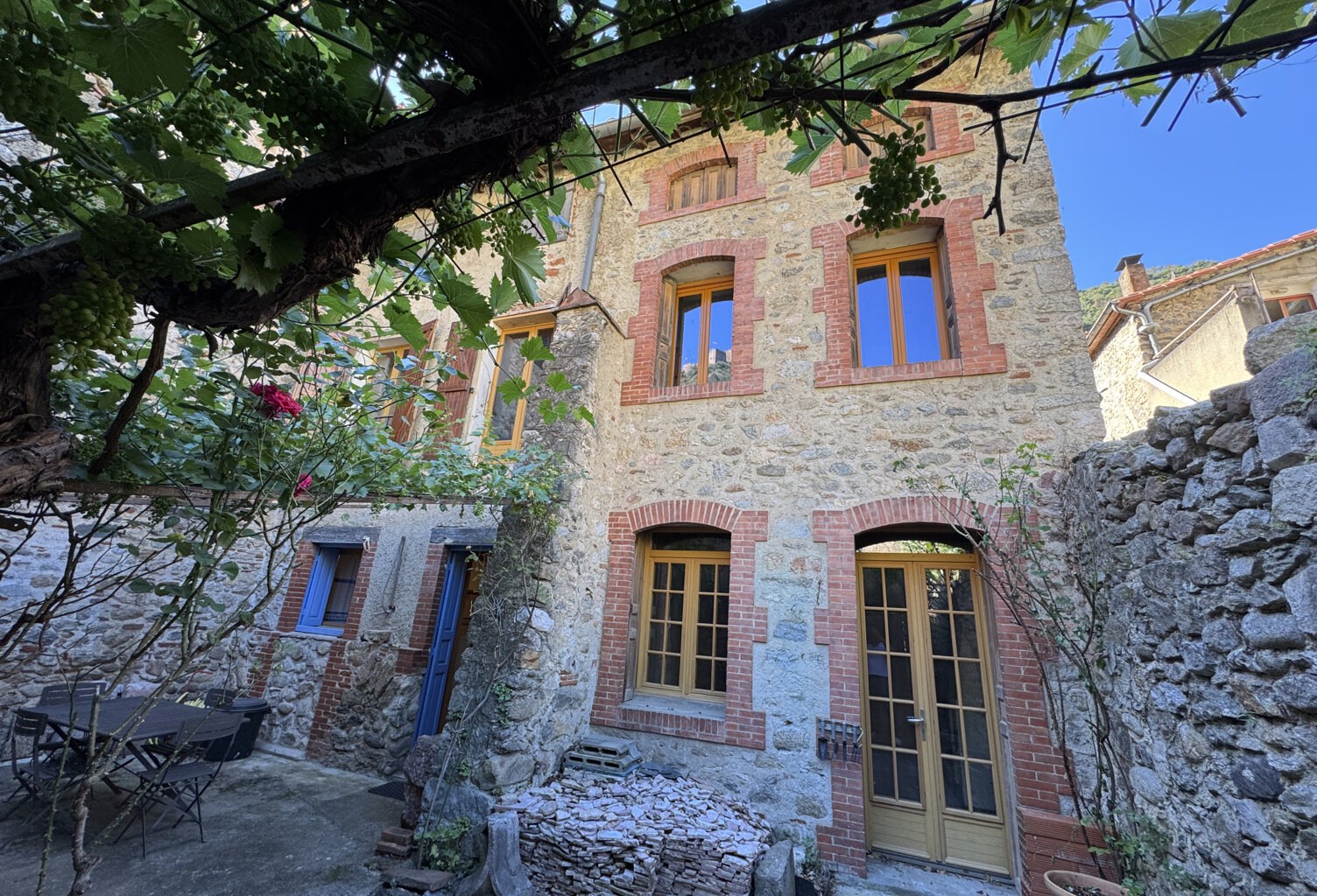 Maison de village avec local commercial et appartements à VI — photo 1