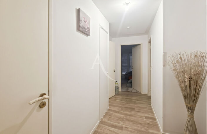 APPARTEMENT 3 PIÈCES AVEC LOGGIA ET PARKING  PROCHE GARE — photo 2