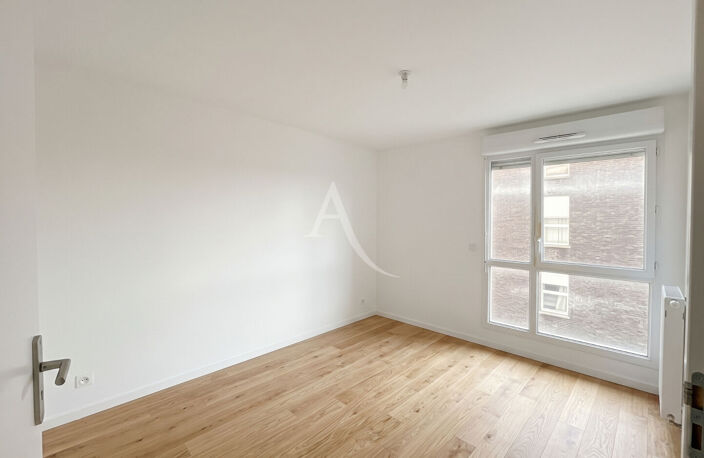 APPARTEMENT 3 PIÈCES AVEC LOGGIA ET PARKING  PROCHE GARE — photo 4