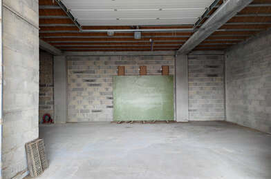 Local industriel  700 €
