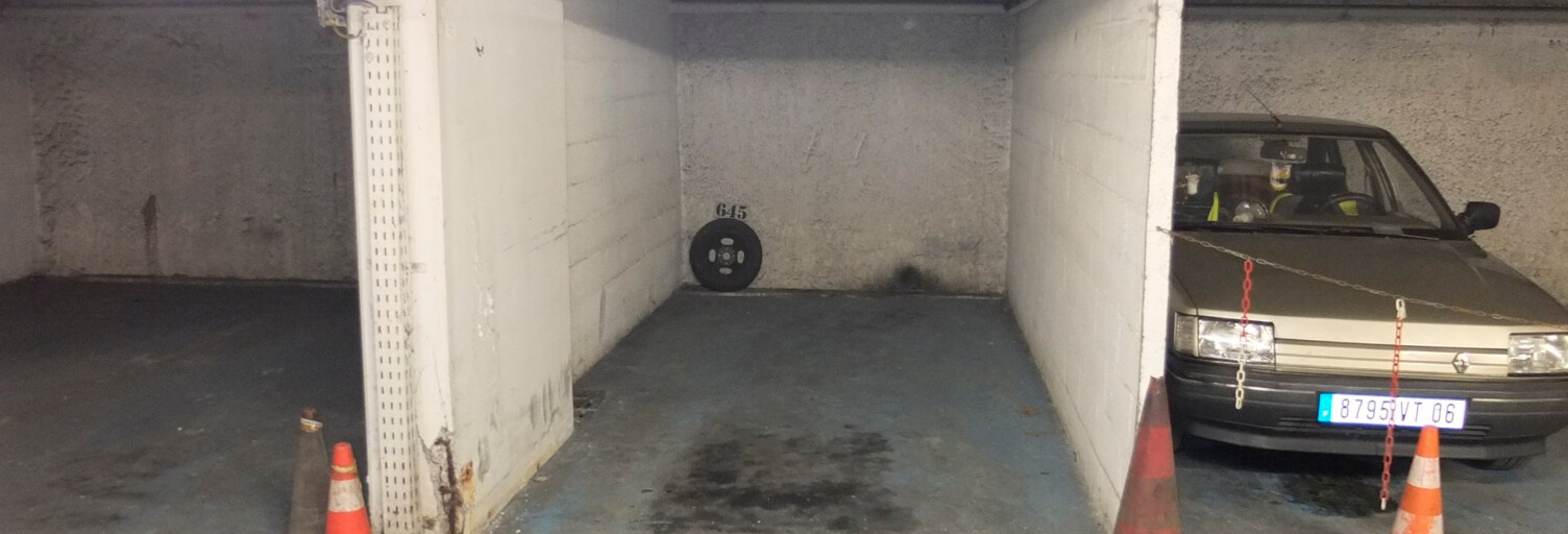 Garage   m² à louer à Nice (06000)
