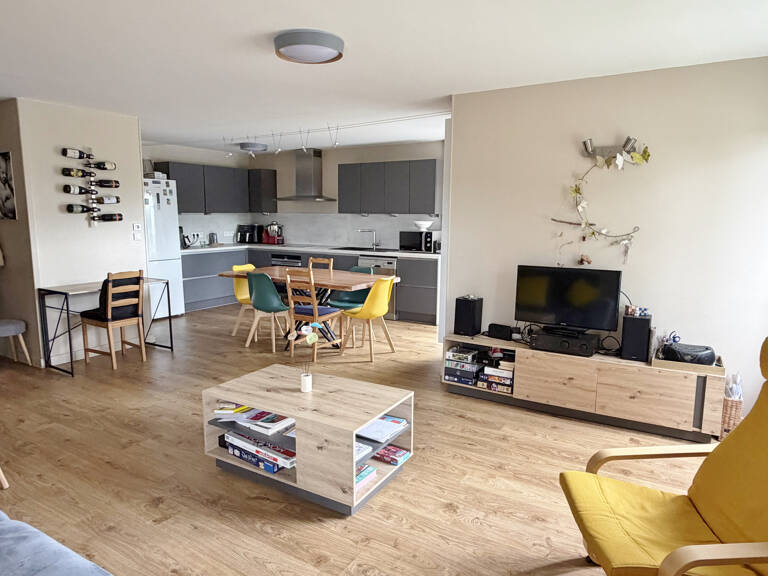 Beau T4 de 88 m2 en plein centre et au calme avec 3 chambres — photo 1