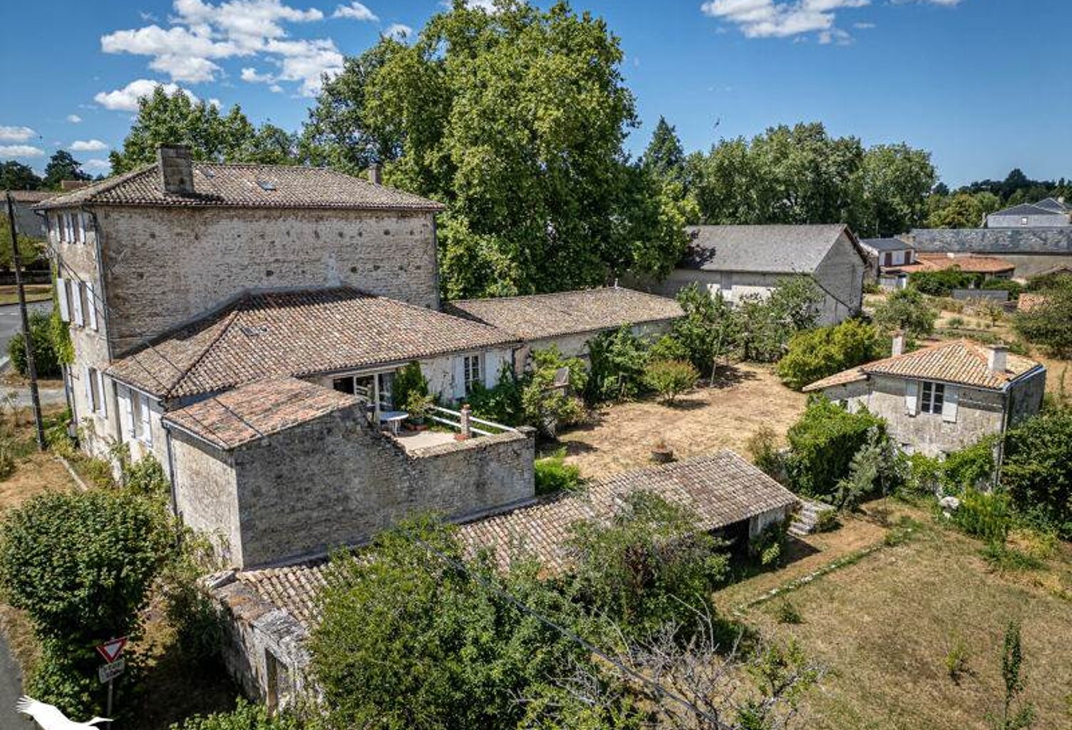 Maison en pierre de 10 pièces principales — photo 1