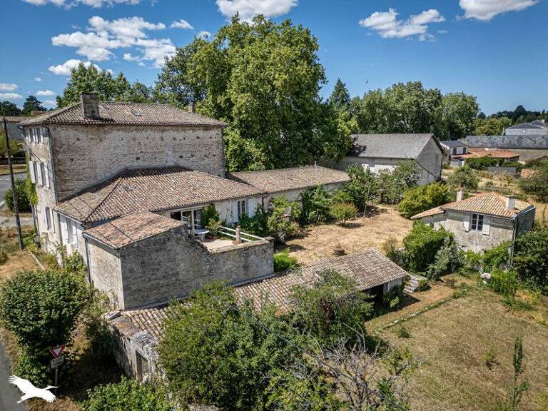 Maison en pierre de 10 pièces principales — photo 1