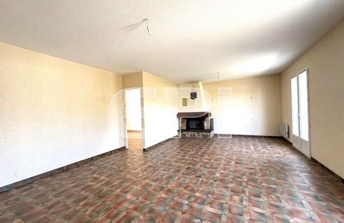 SAUMUR ST HILAIRE ST FLORENT, Proches Commerces, Maison Plain-pi — photo 3