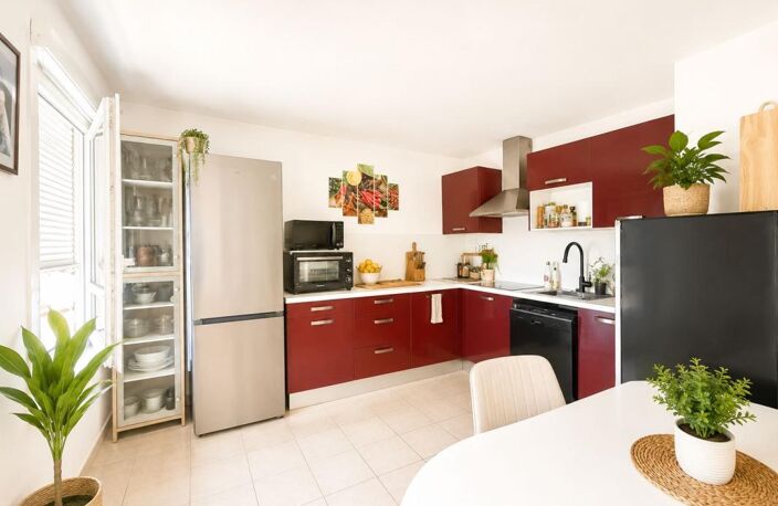 T3 d’exception baigné de lumière avec terrasse, balcon et stationnement privé au dernier étage d’une résidence récente,– Miramas — photo 2