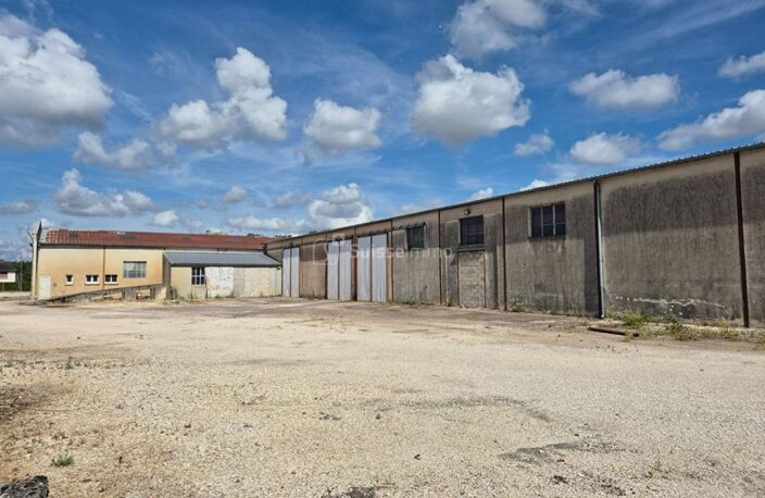 Bâtiment Industriel avec bureaux  et hangars de 2200 m2 + Maison de 250 m2 sur 12000 m2 de Terrain — photo 2