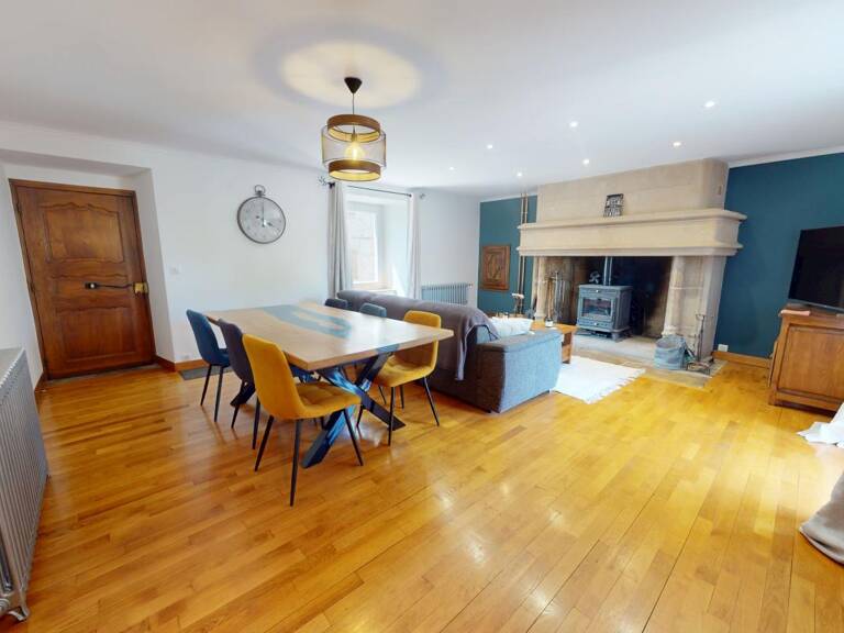 Maison À Vendre- Coup de cœur assuré – Magnifique maison en pierre rénovée de 110 m² à Sévérac-l'Église — photo 1